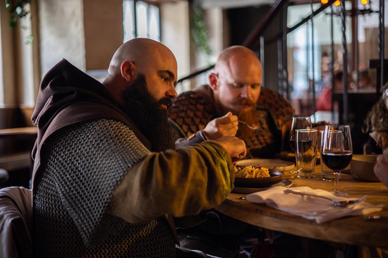 Peanut Medieval Lodge サン・テュルサンヌ エクステリア 写真